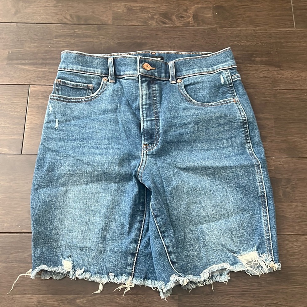 Express Bermuda Jean shorts high rise size 6